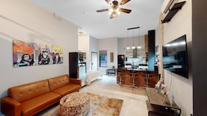 1 Schlafzimmer, Zimmersafe, Schreibtisch, Bügeleisen/Bügelbrett