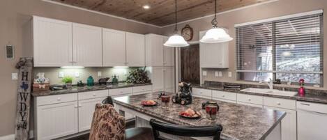 Micro-ondes, four, plaque de cuisson, lave-vaisselle