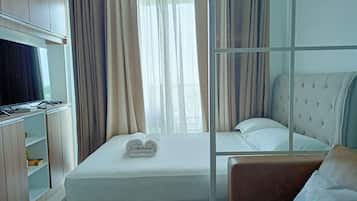 Hypo-allergenic bedding, iron/ironing board, free WiFi