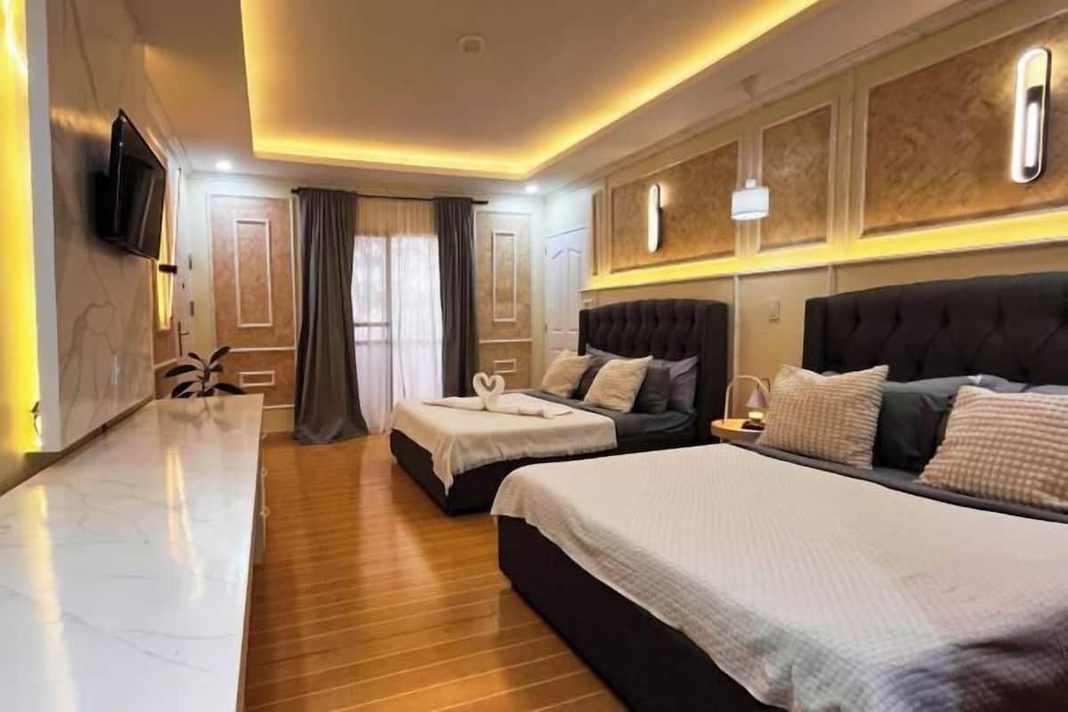 Escrivaninha, cortinas blackout, Wi-Fi de cortesia, roupa de cama