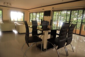 Family Room | In-room dining