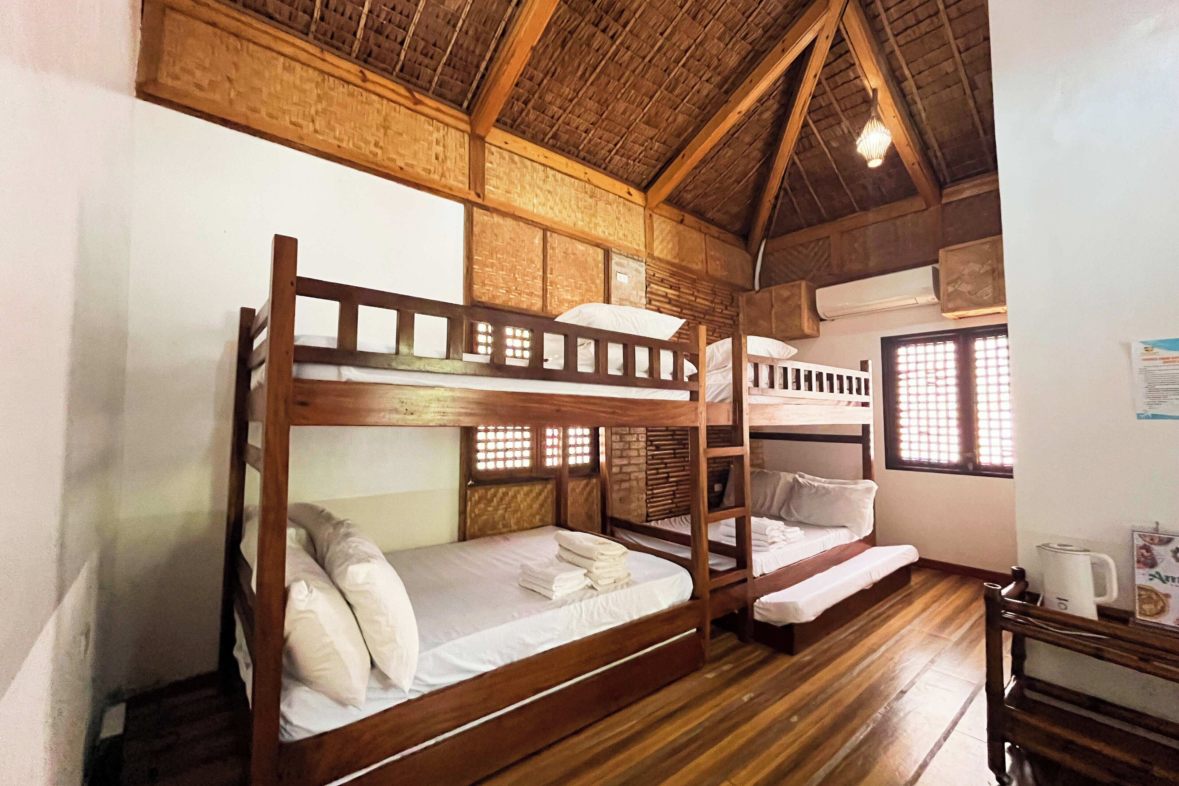 Premium kamer | Een bureau, verduisterende gordijnen, gratis wifi, beddengoed