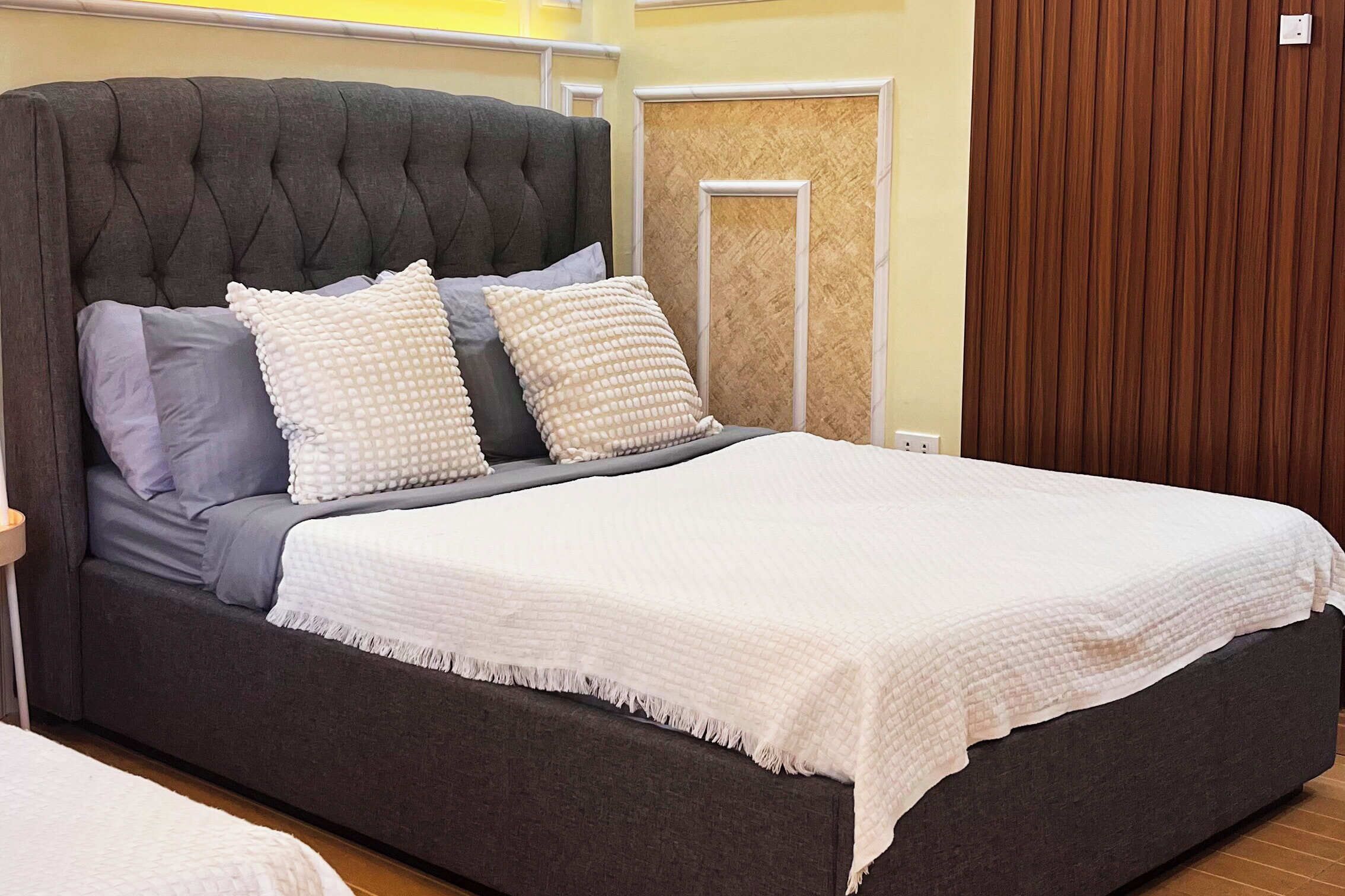 Deluxe tweepersoonskamer | Een bureau, verduisterende gordijnen, gratis wifi, beddengoed