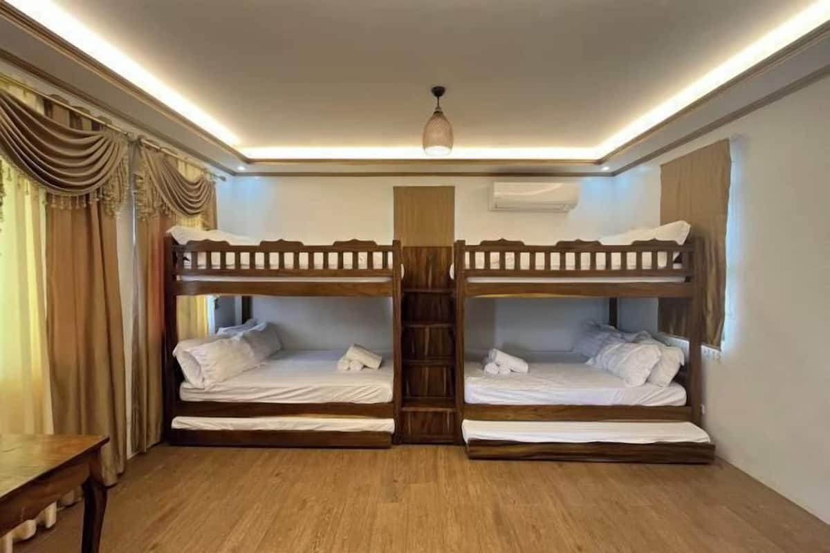 Desk, blackout drapes, free WiFi, bed sheets