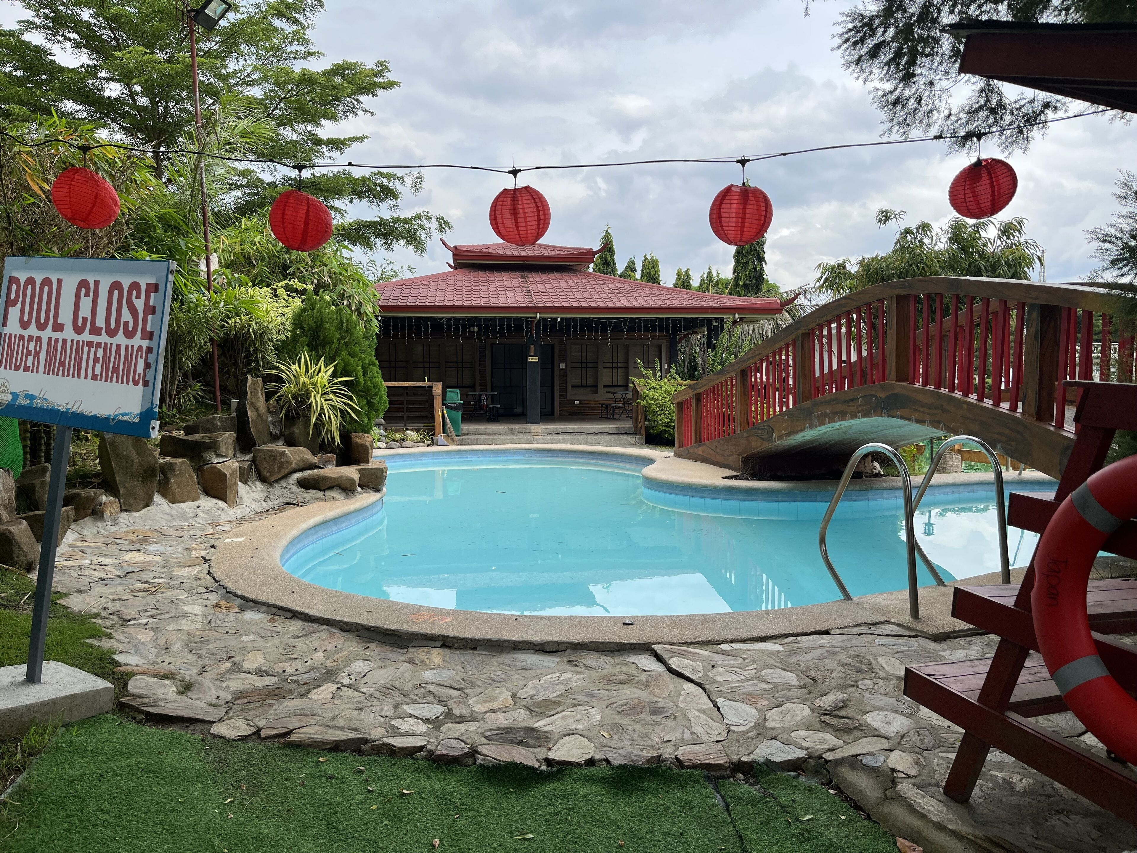 Indoor pool, 5 outdoor pools