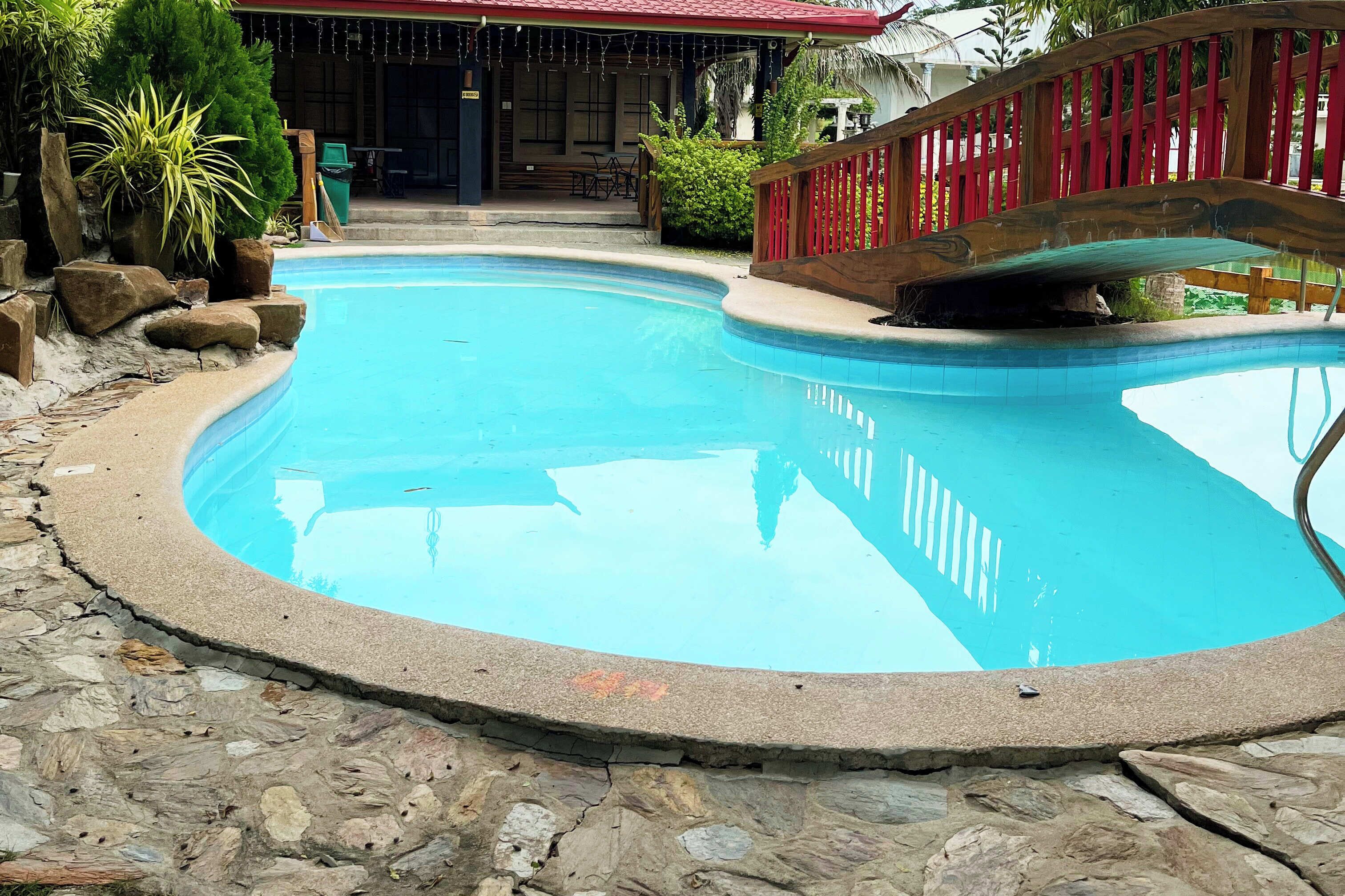 Indoor pool, 5 outdoor pools