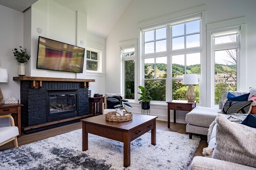 Lovely 3 Bedroom Condo With Stunning Views