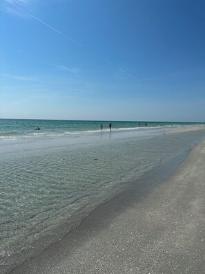 Camastros y toallas de playa 