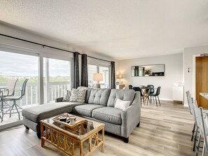 Smart-TV, DVD-spiller og bøker