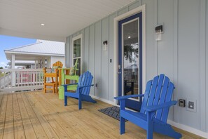 Property grounds - Brand New Beach Home, 2-3 min walk to beach! sleeps 12, GameRoom 4BR, 3 bath.   (Gulfport)
