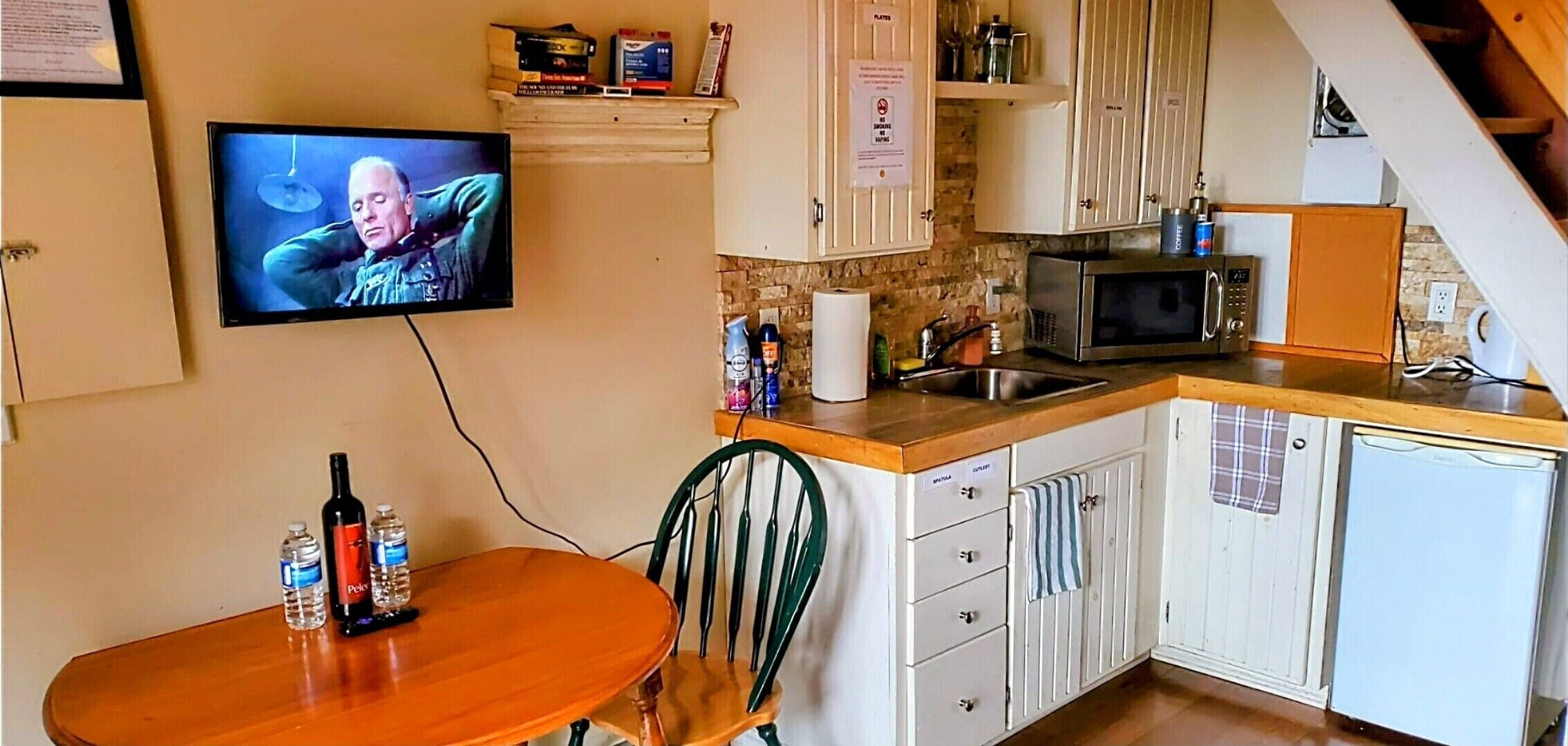 “Love by the Water: Cozy Loft, Romantic Retreat”