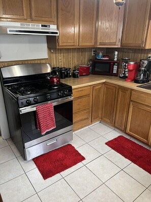 Fridge, microwave, oven, stovetop - 420 Friendly 3 bedroom upstairs apartment. Street parking only. (Buffalo)