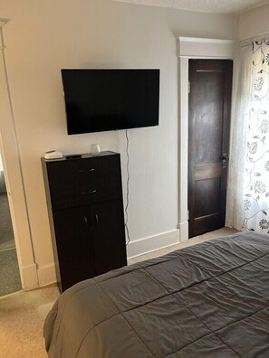 3 slaapkamers, een strijkplank/strijkijzer, gratis wifi, beddengoed