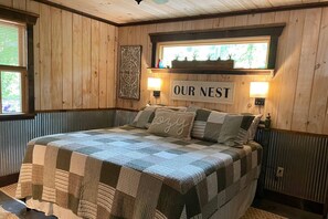 2 bedrooms, iron/ironing board, WiFi