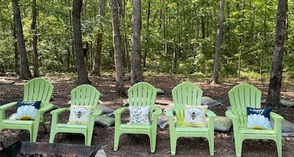 "Outstanding Long Weekend Location!" Cozy 2BR Cabin w/Screened Porch - 2 miles to Cloudland Canyon