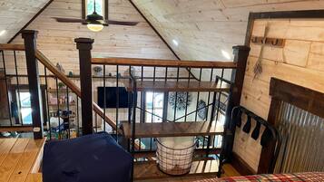 2 bedrooms, iron/ironing board, WiFi