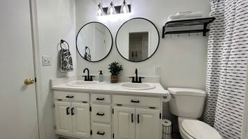 Assecador de cabells, tovalloles, sabó i xampú