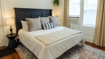 1 slaapkamer, een strijkplank/strijkijzer, gratis wifi, beddengoed