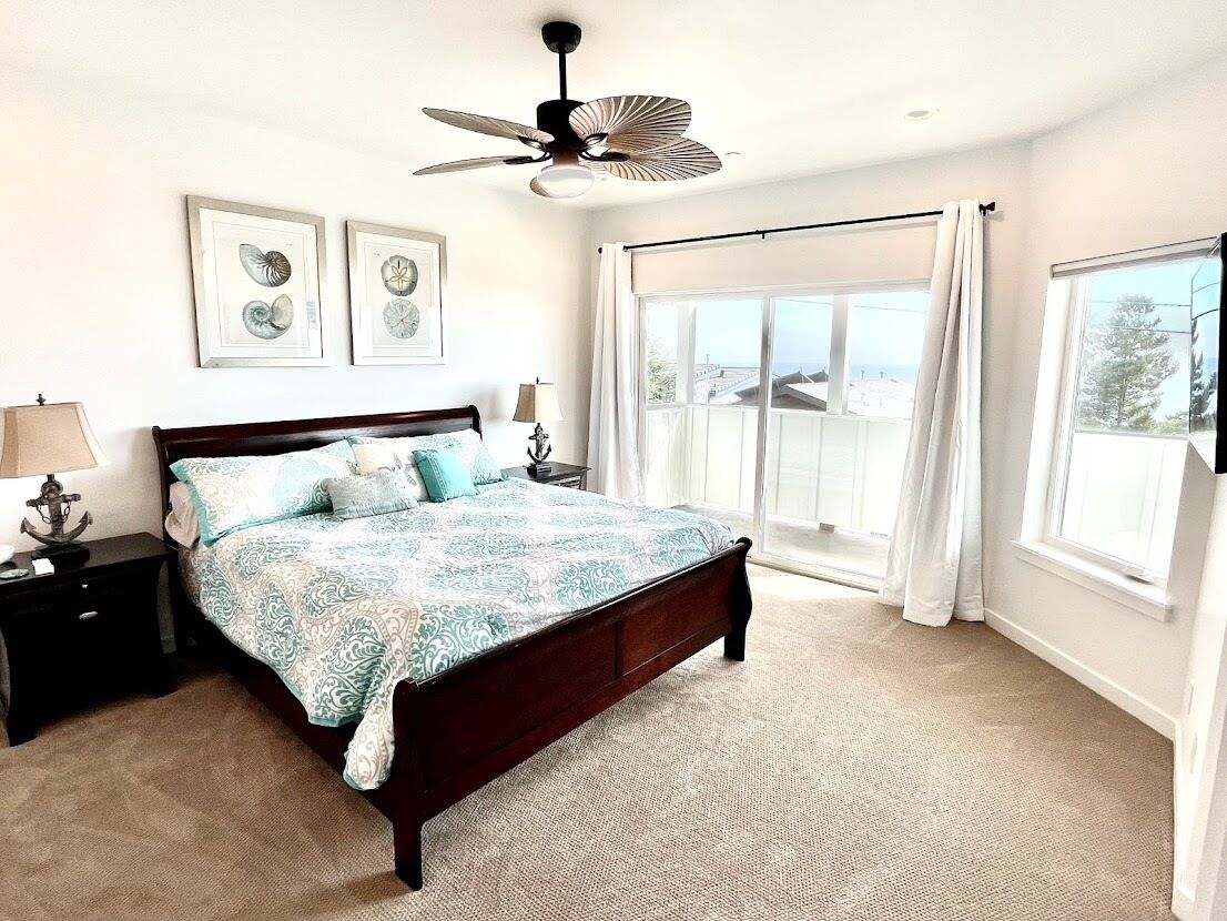 Bright, beautiful home and stunning coastal views!