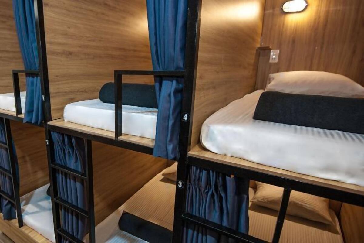 Caja de seguridad en la habitación, wifi gratis y ropa de cama