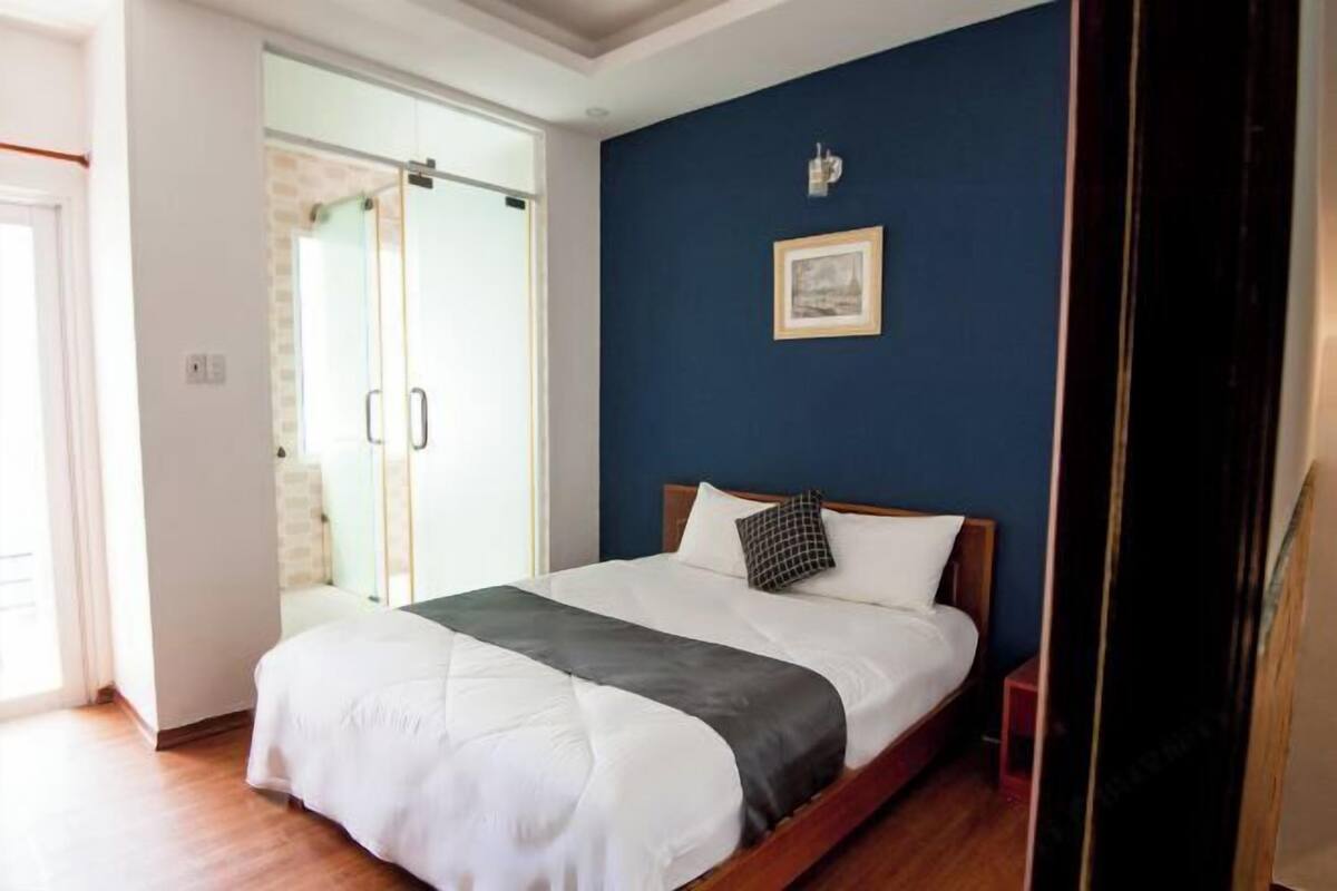 In-room safe, free WiFi, bed sheets