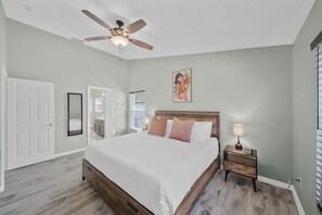 3 habitaciones, tabla de planchar con plancha y cuna de viaje 