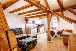 Familjelägenhet | Eget kök | Kylskåp, spishäll, kaffe- och tebryggare och barnstol