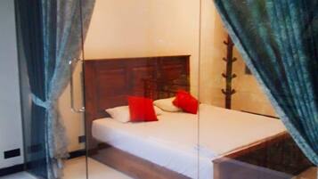 Desk, laptop workspace, free WiFi