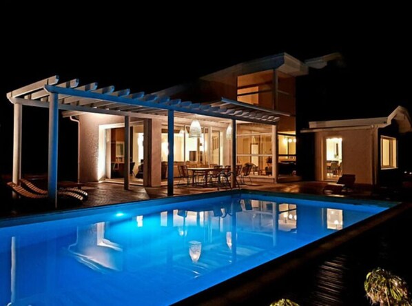 Piscine extérieure, piscine chauffée