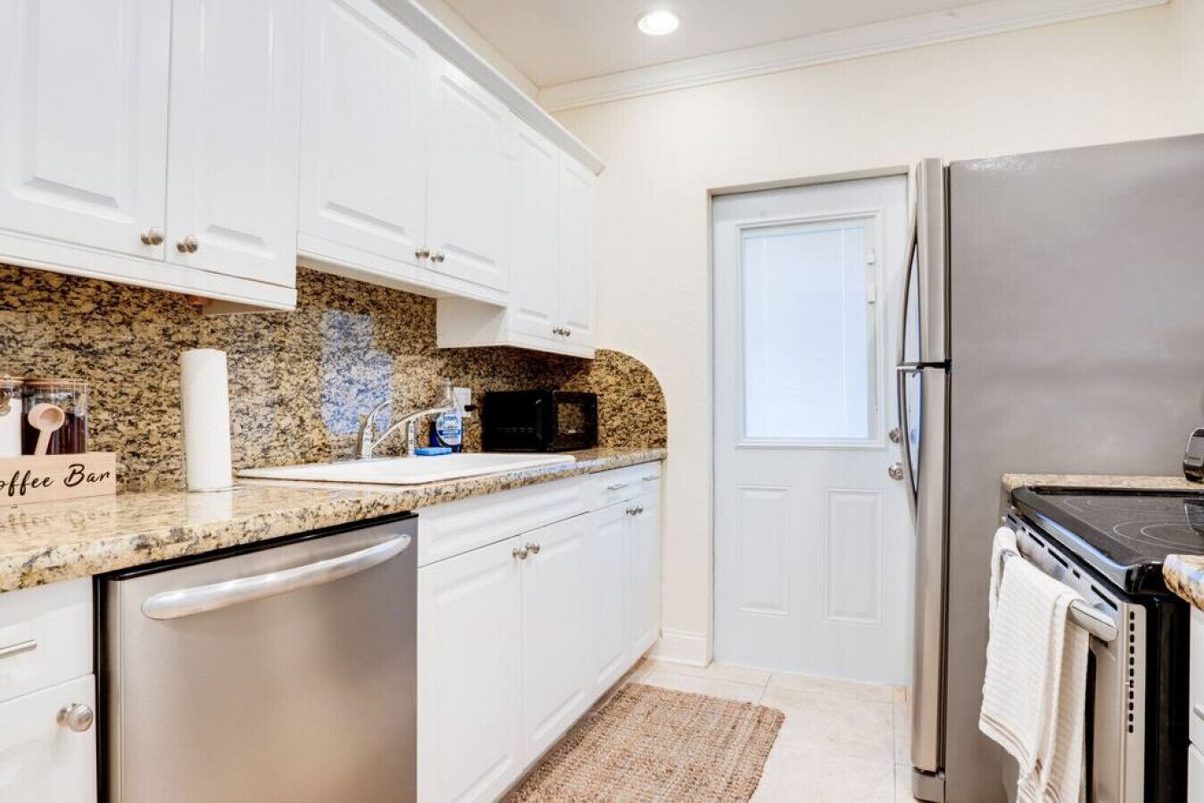 冰箱、微波炉、烤箱、炉灶