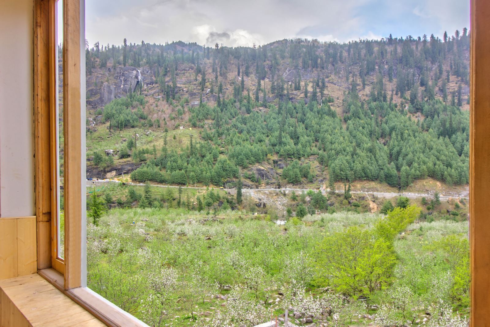 Deluxe Room with Mountain View - Parking, Wi-fi