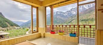 Deluxe Room with Mountain View - Parking, Wi-fi