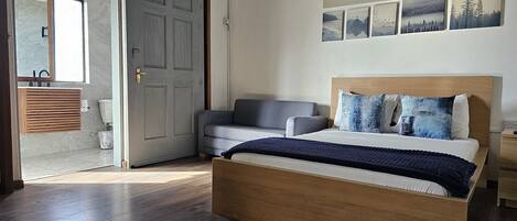 1 bedroom, iron/ironing board, WiFi, bed sheets