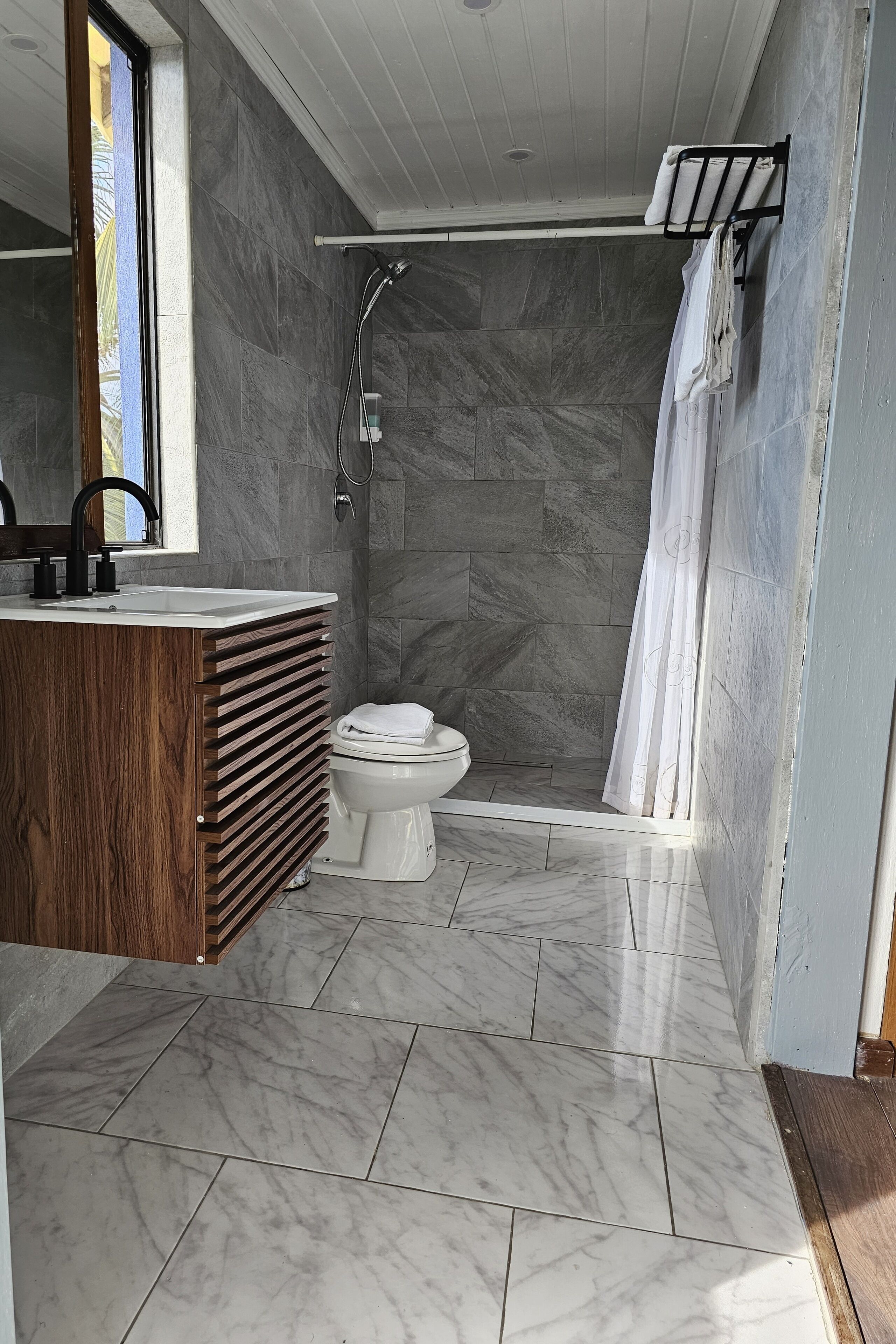 Towels, soap, shampoo, toilet paper