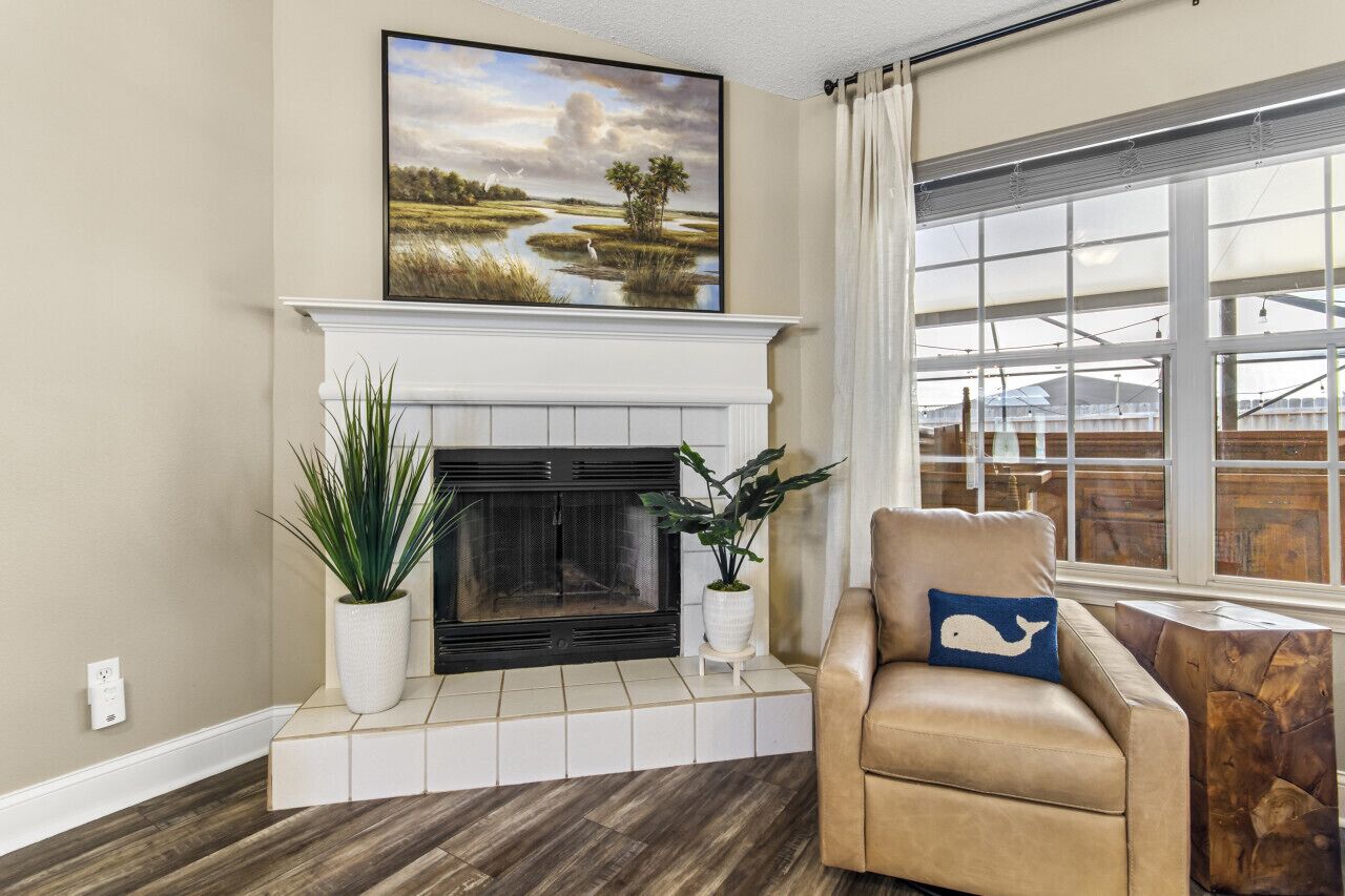 Poolside Retreat + Hot Tub 5 min to Beach