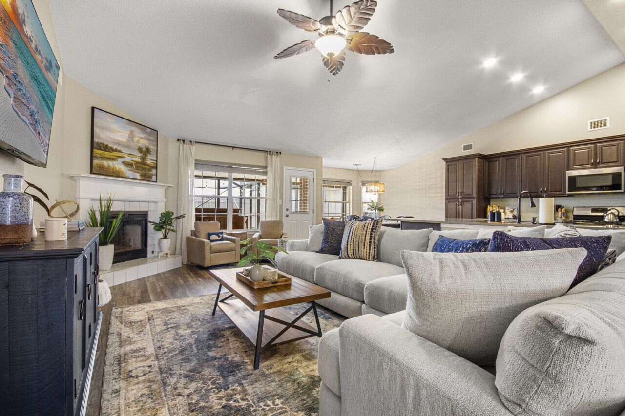 Poolside Retreat + Hot Tub 5 min to Beach