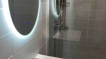 Shower, hair dryer, towels