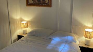 3 slaapkamers, een bureau, reisbedje, wifi