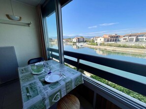 Dining - Studio with Pool, A/C, Parking near the Beach in St Cyprien (Saint-Cyprien)