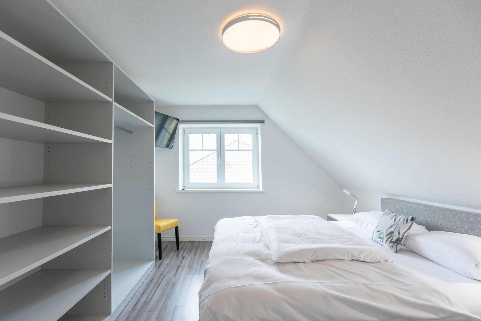 2 bedrooms, travel crib, free WiFi