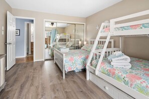 3 bedrooms, iron/ironing board, WiFi, bed sheets