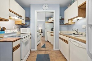 Microwave, stovetop, dishwasher, toaster - Mountaineer Ocean Escape (Ocean City)