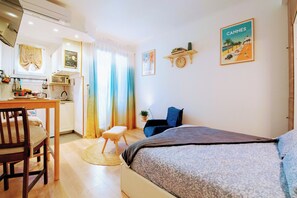 1 chambre, bureau, fer et planche à repasser, Wi-Fi