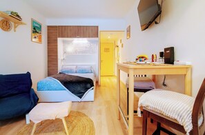1 chambre, bureau, fer et planche à repasser, Wi-Fi