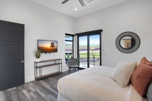 4 bedrooms, desk, iron/ironing board, travel crib