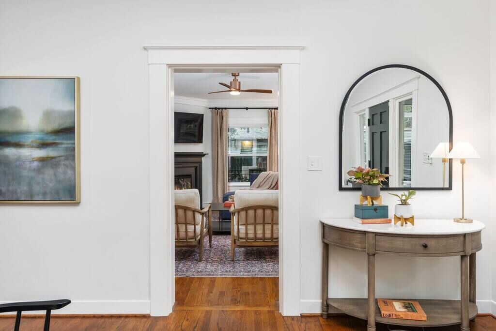 Smart-TV, Kamin, Arbeitsbereiche