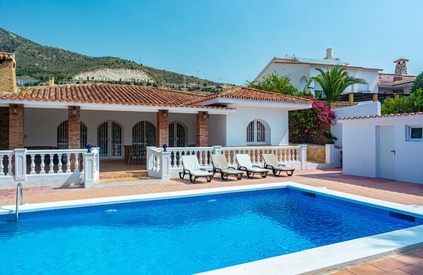 Outdoor pool - Villa de Lujo Recién Reformada con el Corazon de Benalmádena (Benalmádena)