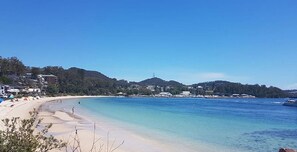 Beach nearby - The Waterview, 2 76 Magnus St -  complete style, comfort, luxury and spectacular waterviews (Nelson Bay)