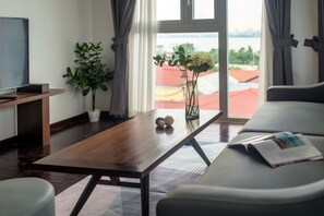 Deluxe-Apartment | Schreibtisch, schallisolierte Zimmer, Bügeleisen/Bügelbrett