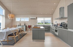 Kühlschrank, Mikrowelle, Herdplatte, Geschirrspüler